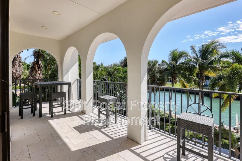 Exclusive Bird Key Waterfront Estate – 5BR Luxury Annual Rental property image