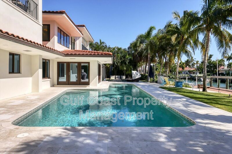 Exclusive Bird Key Waterfront Estate – 5BR Luxury Annual Rental property image