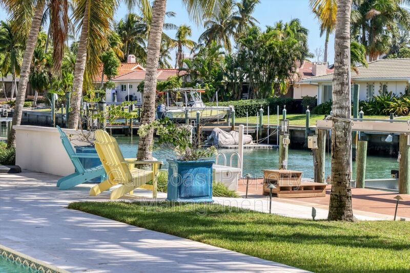 Exclusive Bird Key Waterfront Estate – 5BR Luxury Annual Rental property image