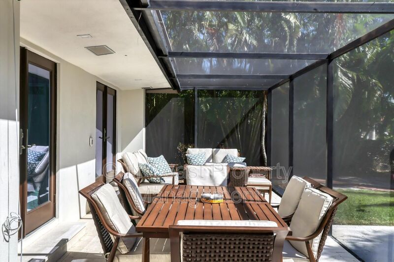Exclusive Bird Key Waterfront Estate – 5BR Luxury Annual Rental property image