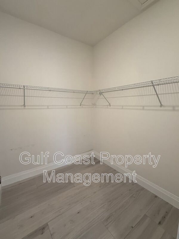 711 SE 33rd Terrace property image