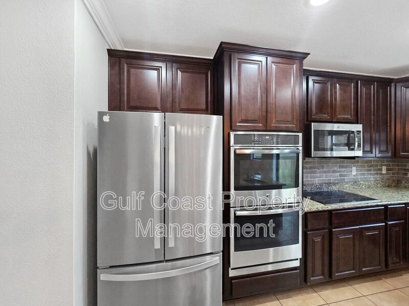 Stunning Annual Rental in Heron Creek | 3BR + Den | Loft | Gourmet Kitchen property image