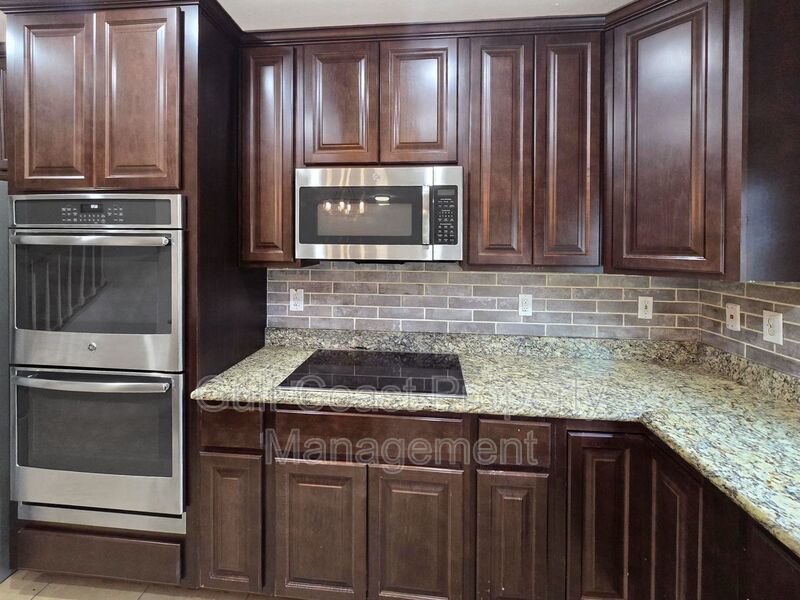 Stunning Annual Rental in Heron Creek | 3BR + Den | Loft | Gourmet Kitchen property image