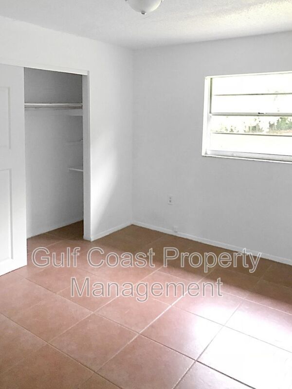 Annual 2-Bedroom Duplex with Carport, Fenced Yard & Pet-Friendly Living property image