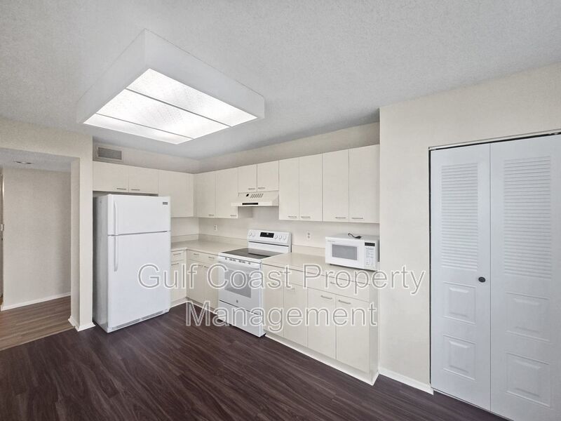 Annual Rental, Pinebrook Golf-Course View 2/2 Condo with Den, Resort-Style Amenities & Prime Location property image