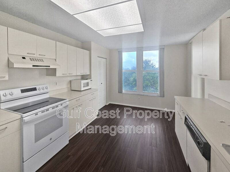 Annual Rental, Pinebrook Golf-Course View 2/2 Condo with Den, Resort-Style Amenities & Prime Location property image