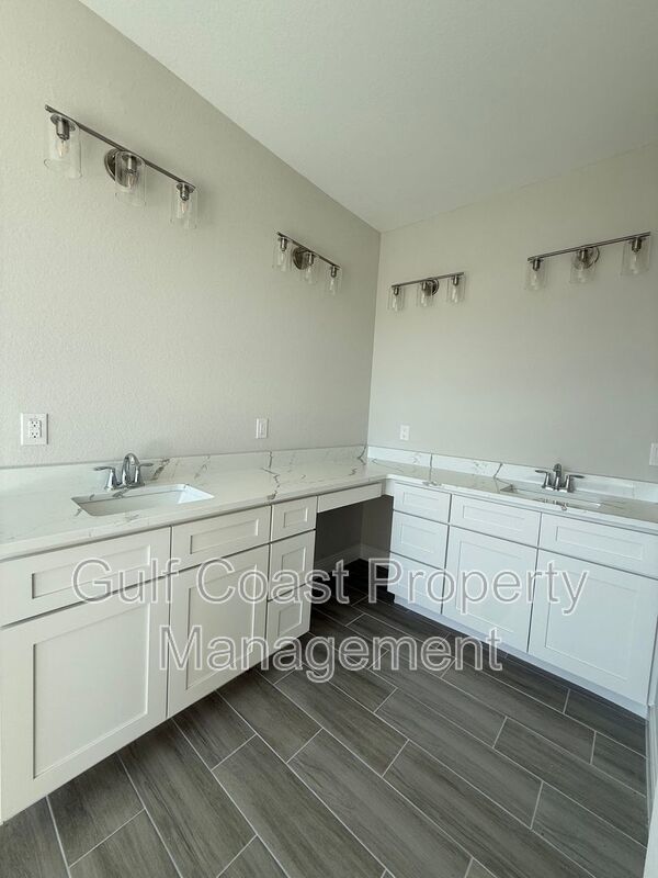 1229 NE 19th Ave property image