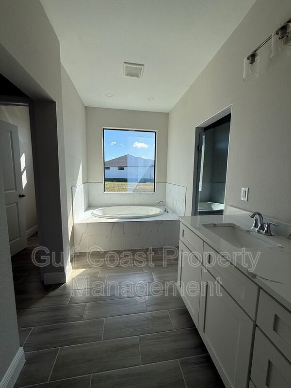 1229 NE 19th Ave property image