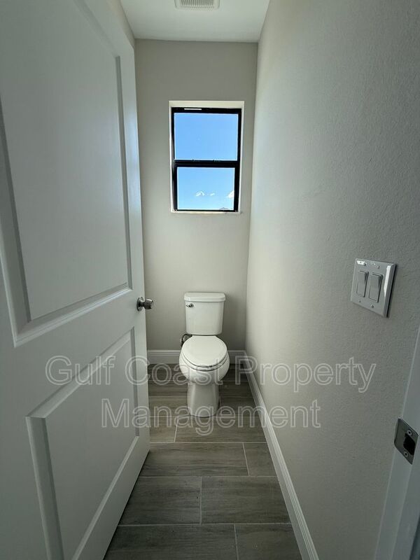 1229 NE 19th Ave property image