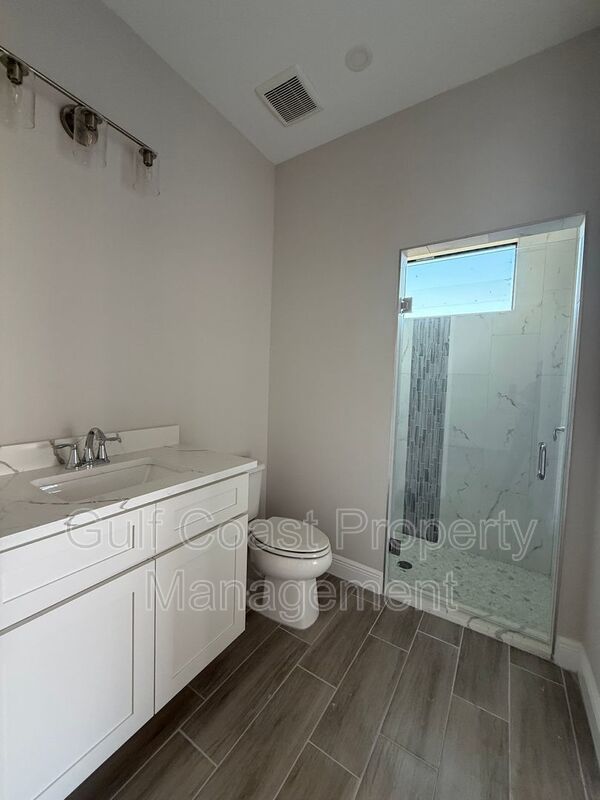 1229 NE 19th Ave property image