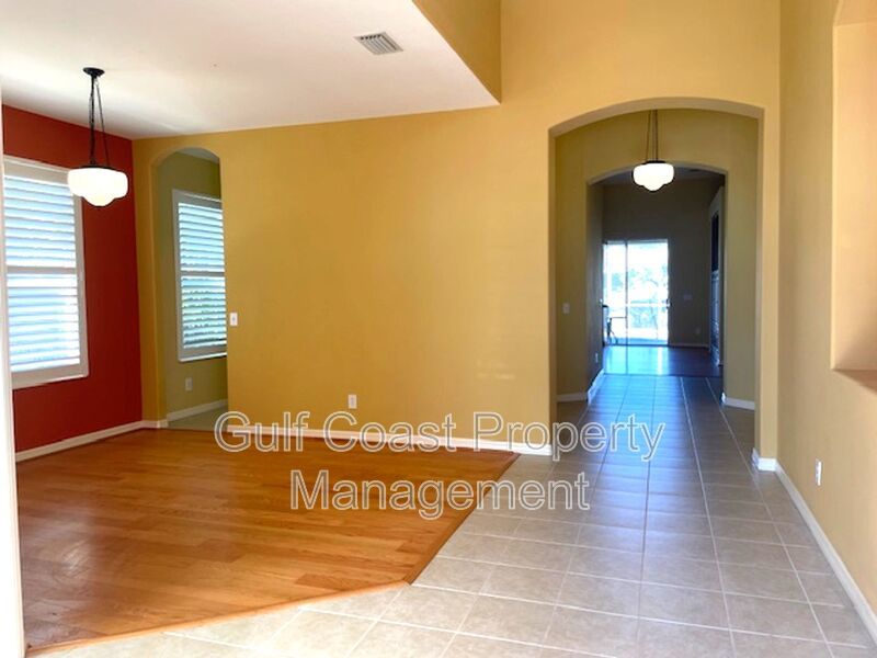 3BR + Den Pool Home in Quiet Cul-de-Sac Available Immediately For Annual Rent property image