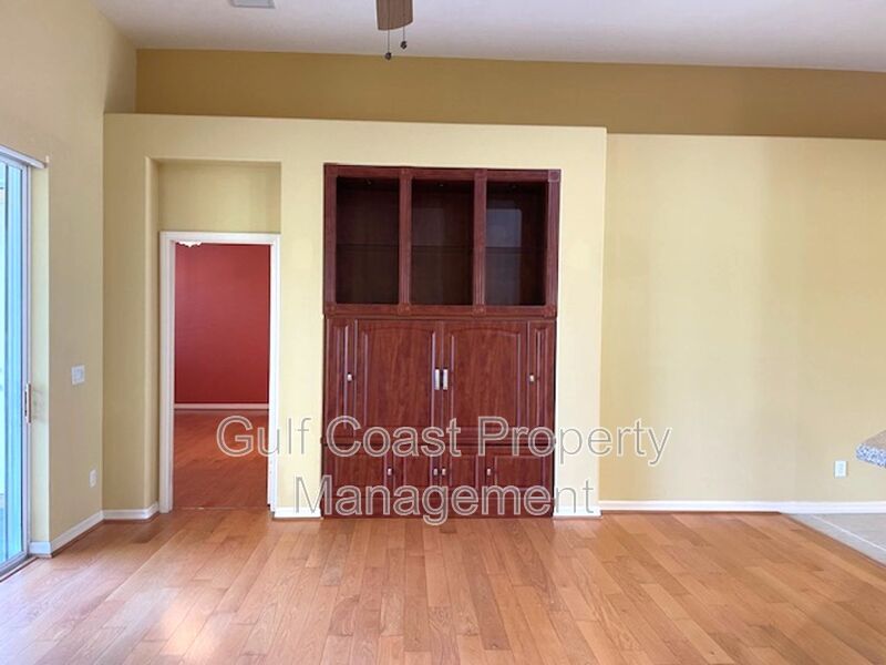 3BR + Den Pool Home in Quiet Cul-de-Sac Available Immediately For Annual Rent property image
