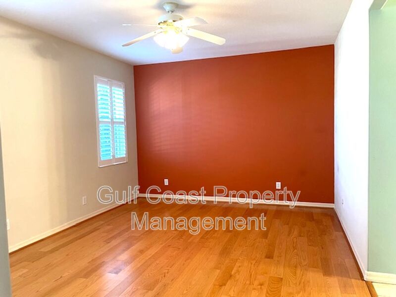 3BR + Den Pool Home in Quiet Cul-de-Sac Available Immediately For Annual Rent property image