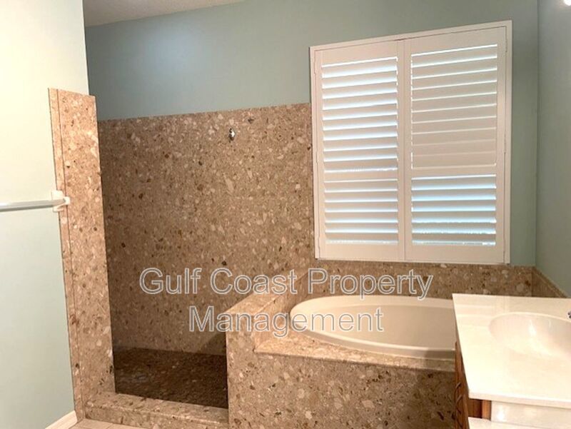 3BR + Den Pool Home in Quiet Cul-de-Sac Available Immediately For Annual Rent property image