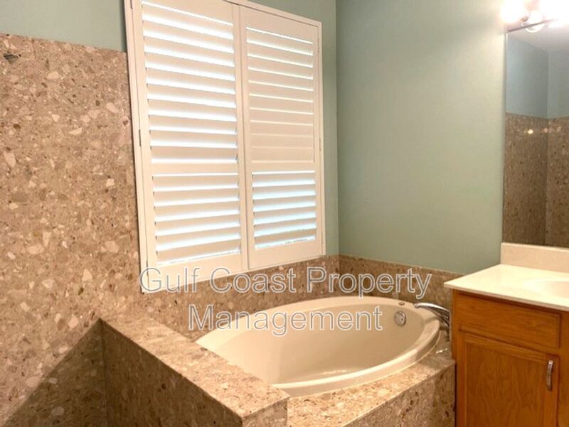 3BR + Den Pool Home in Quiet Cul-de-Sac Available Immediately For Annual Rent property image