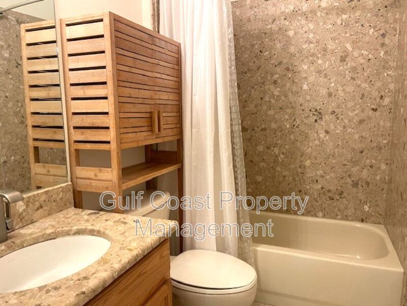 3BR + Den Pool Home in Quiet Cul-de-Sac Available Immediately For Annual Rent property image