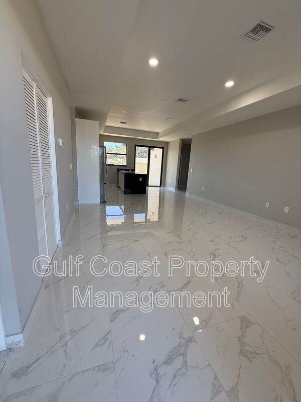 1914 NE 18th Avenue property image