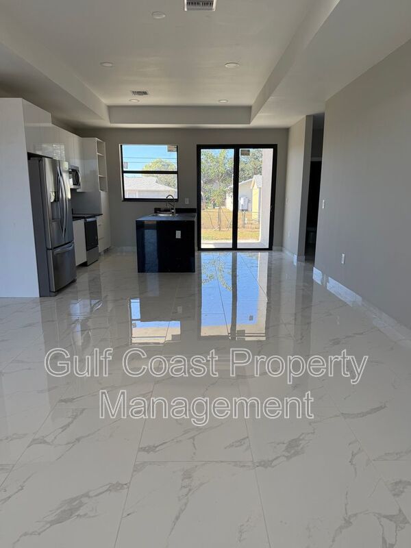 1914 NE 18th Avenue property image