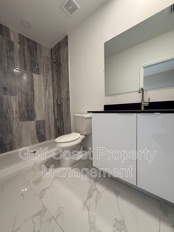 1914 NE 18th Avenue property image