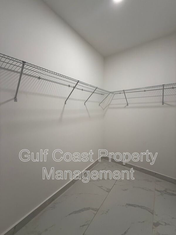 1914 NE 18th Avenue property image