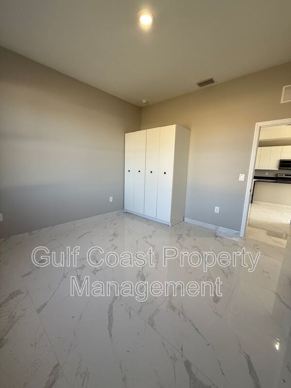 1914 NE 18th Avenue property image