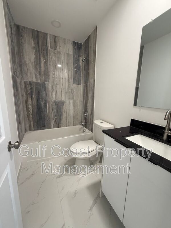 1914 NE 18th Avenue property image