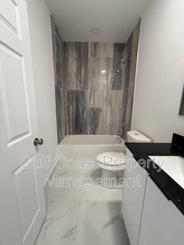 1914 NE 18th Avenue property image