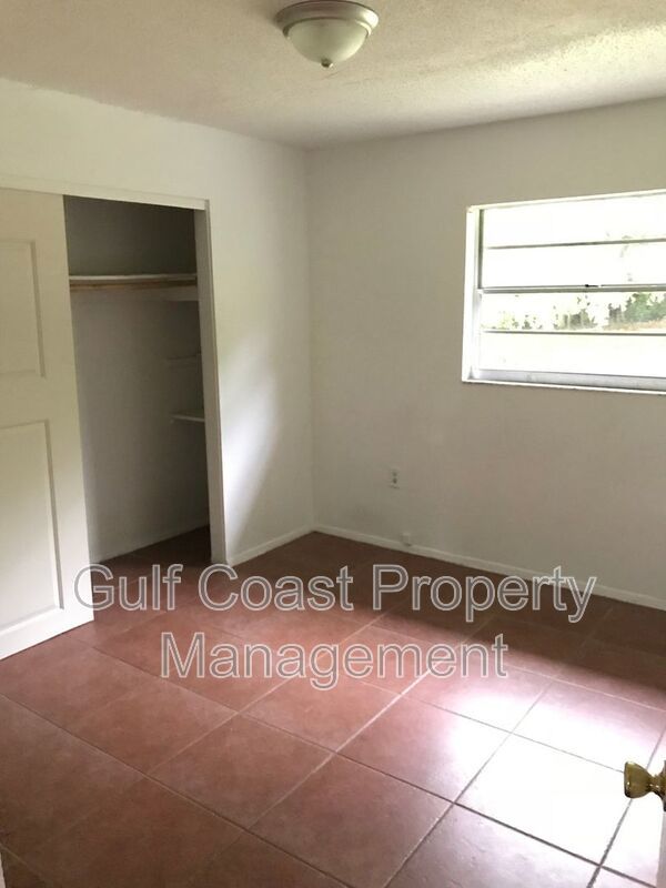 Annual 2-Bedroom Duplex with Carport, Fenced Yard & Pet-Friendly Living property image