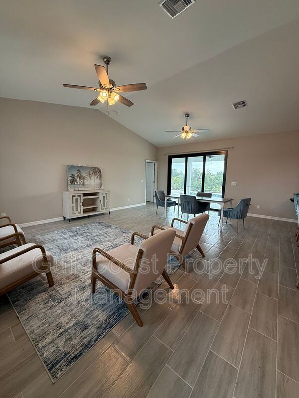 2609 NE 5th PL property image