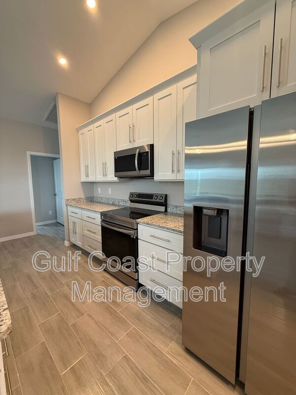 2609 NE 5th PL property image