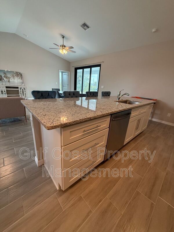 2609 NE 5th PL property image