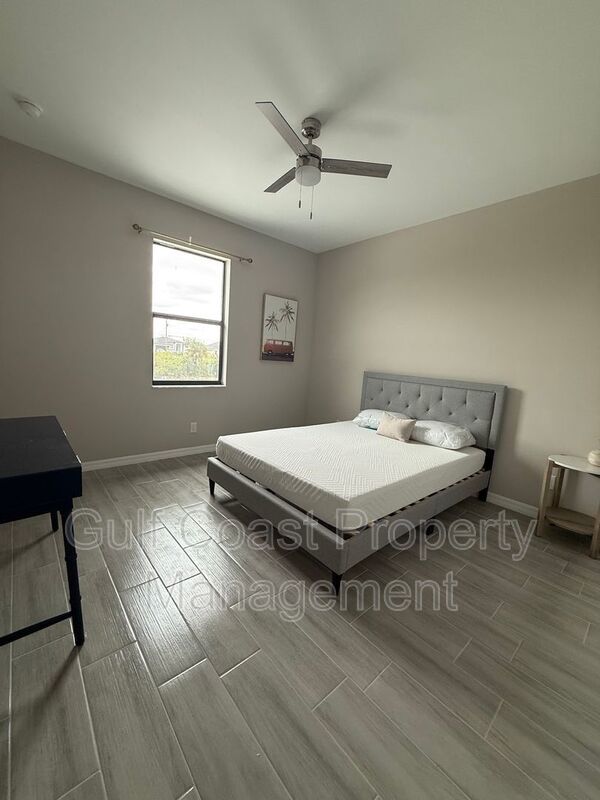 2609 NE 5th PL property image