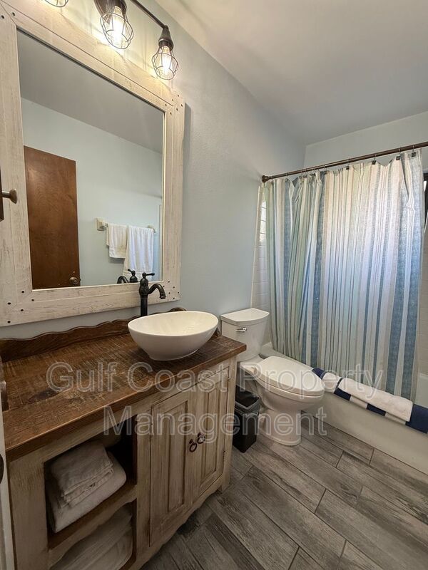 40 1st Ave Bottom Unit property image