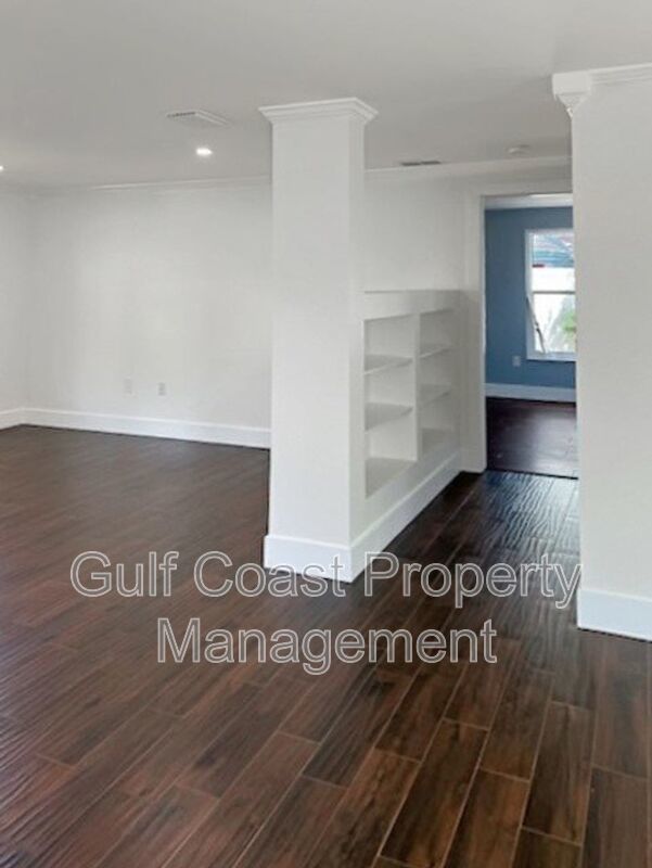 Beautifully Updated 2-Bedroom Annual Pool Home with Boat Parking – Cordova Lakes property image