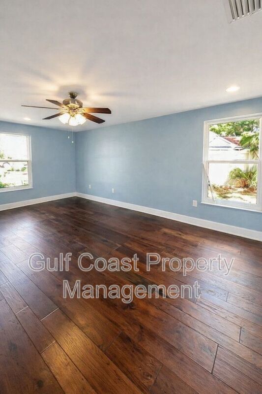 Beautifully Updated 2-Bedroom Annual Pool Home with Boat Parking – Cordova Lakes property image