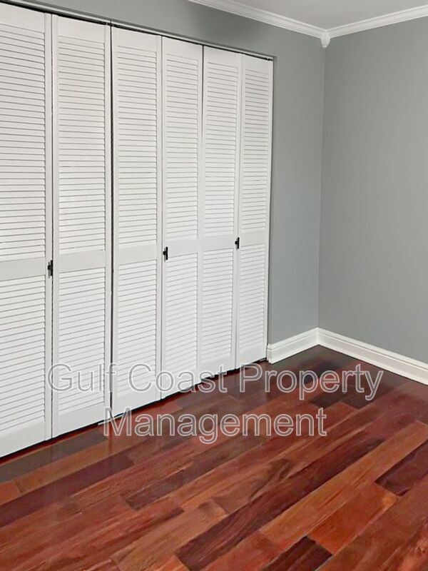 Beautifully Updated 2-Bedroom Annual Pool Home with Boat Parking – Cordova Lakes property image