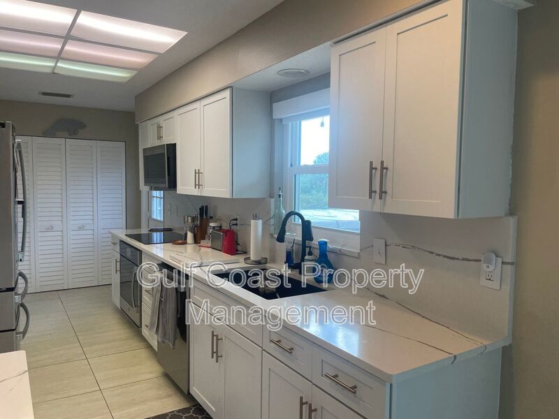 Boater’s Dream: Intracoastal Access, 10,000 lb Lift & Waterfront Firepit Nights property image