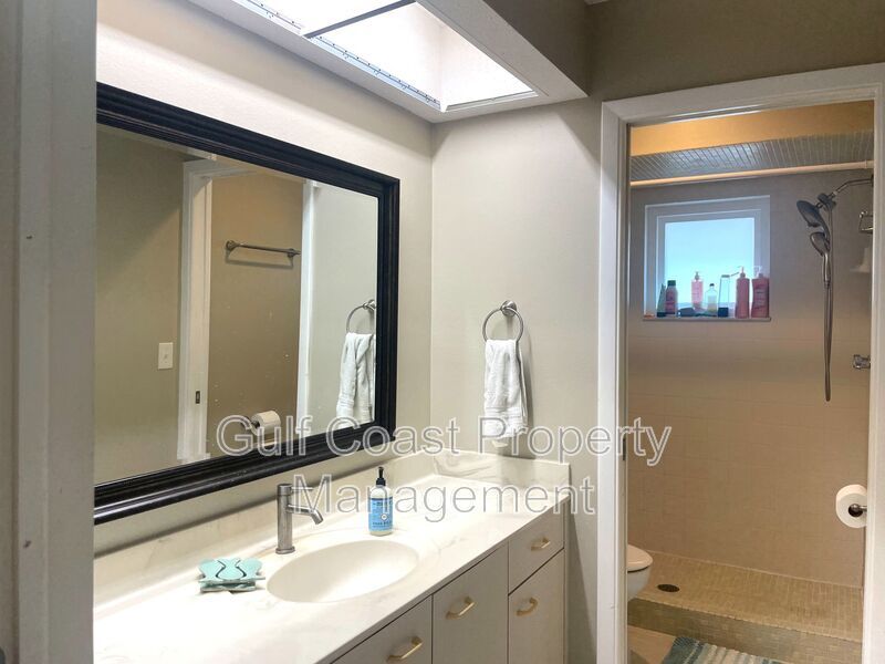 Boater’s Dream: Intracoastal Access, 10,000 lb Lift & Waterfront Firepit Nights property image