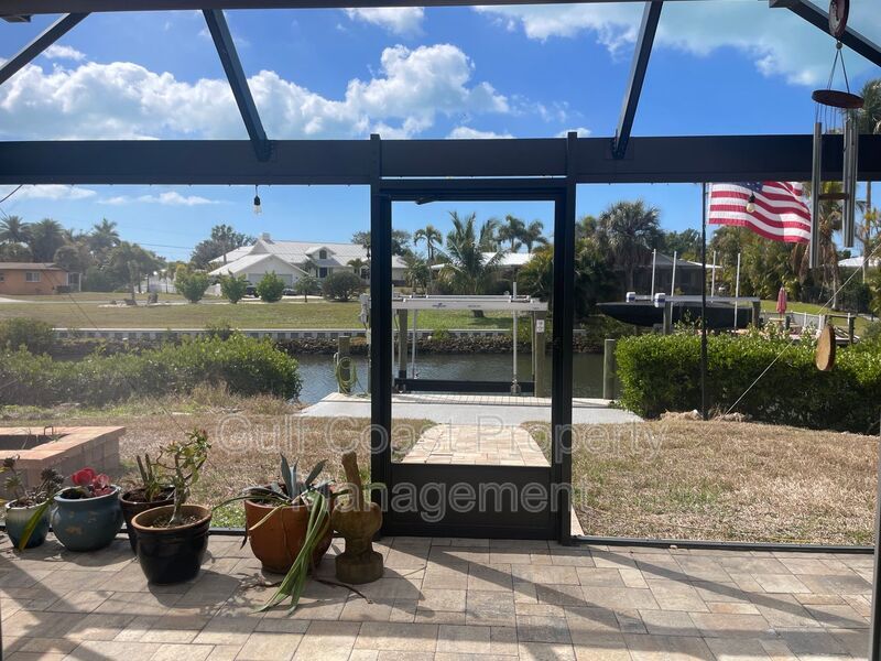 Boater’s Dream: Intracoastal Access, 10,000 lb Lift & Waterfront Firepit Nights property image