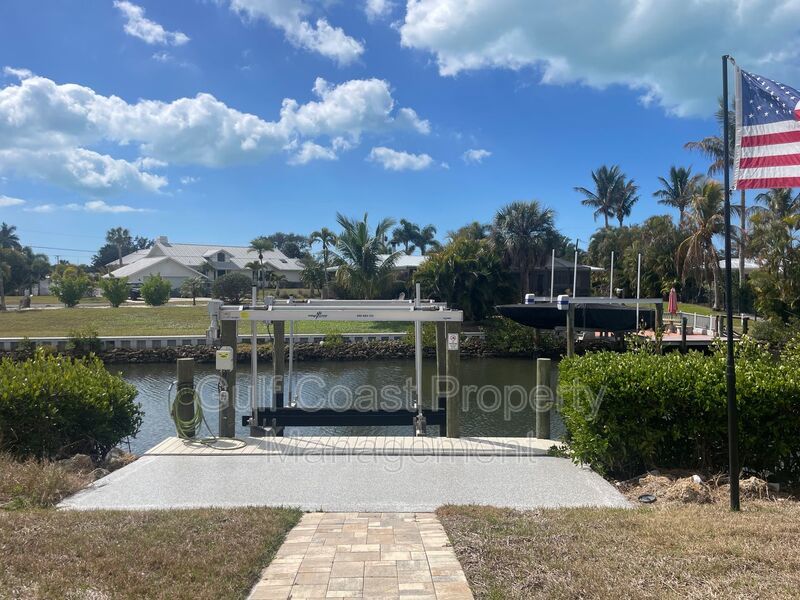 Boater’s Dream: Intracoastal Access, 10,000 lb Lift & Waterfront Firepit Nights property image