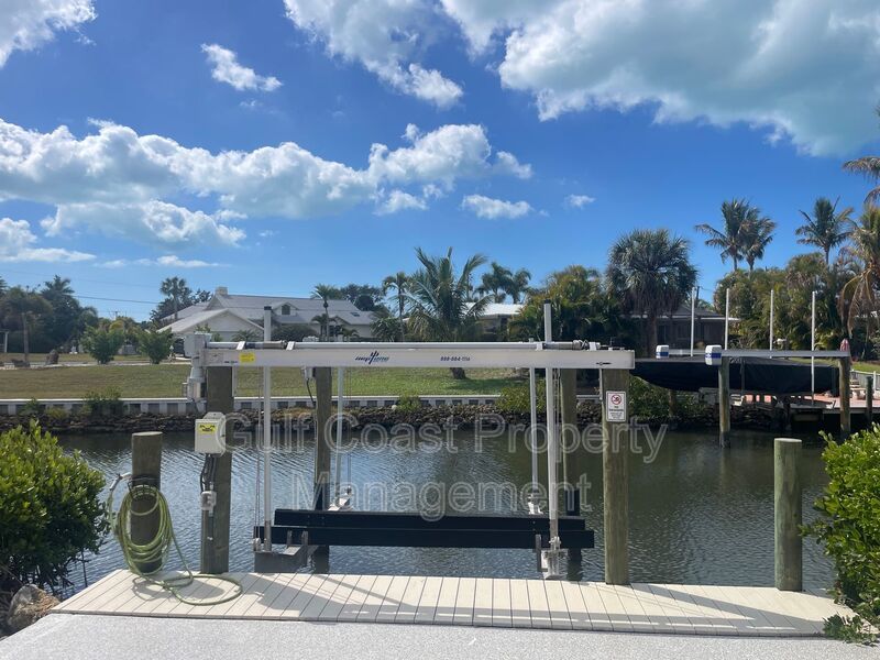Boater’s Dream: Intracoastal Access, 10,000 lb Lift & Waterfront Firepit Nights property image