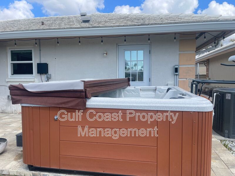 Boater’s Dream: Intracoastal Access, 10,000 lb Lift & Waterfront Firepit Nights property image