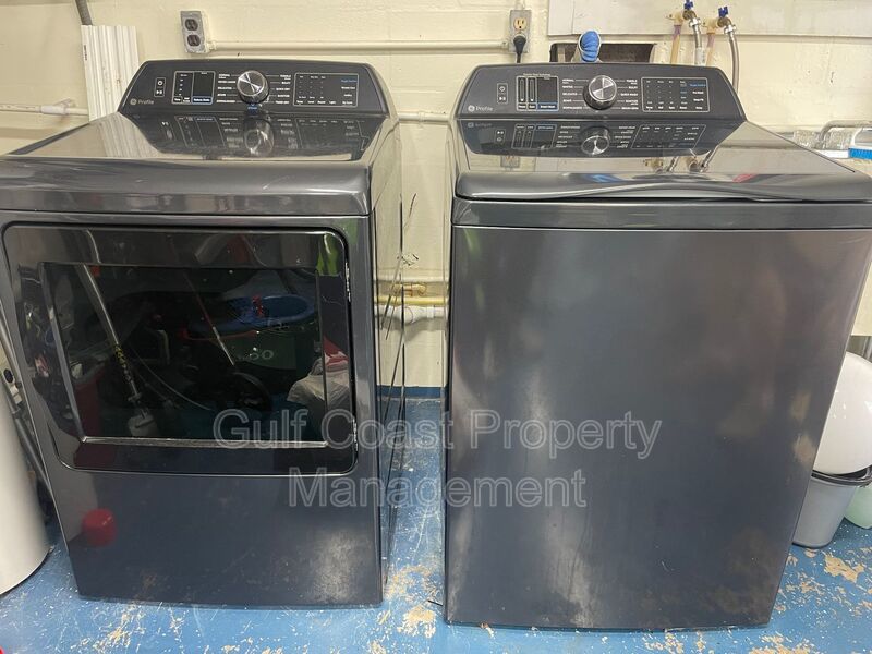 Boater’s Dream: Intracoastal Access, 10,000 lb Lift & Waterfront Firepit Nights property image