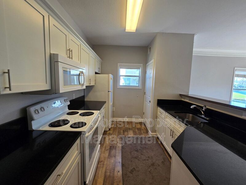 Annual Updated One Bedroom, Lakefront Condo in Gated Palms of Cortez – Ground Floor with Washer & Dryer property image