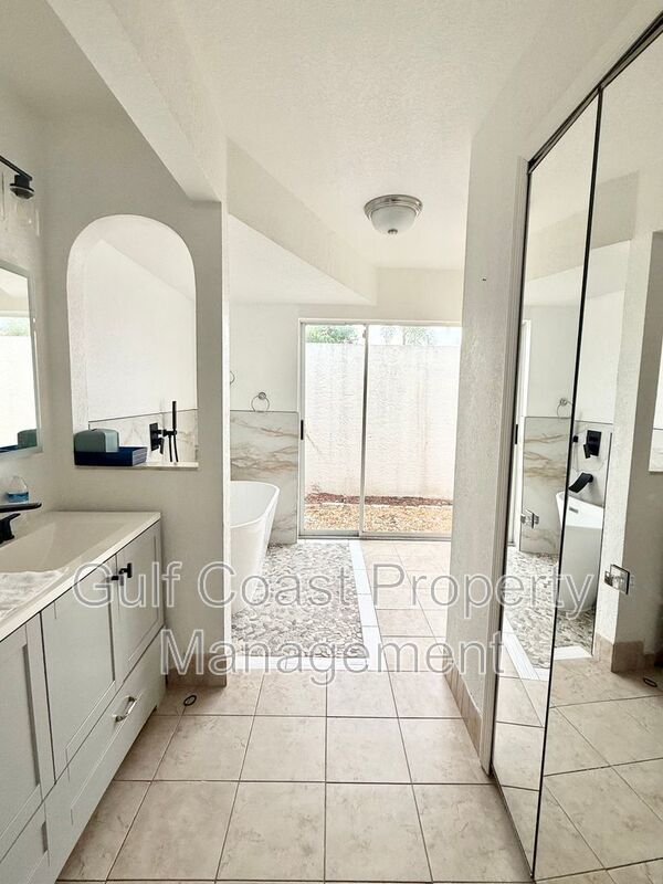 Stunning Furnished Pool him on Accessible Canal property image