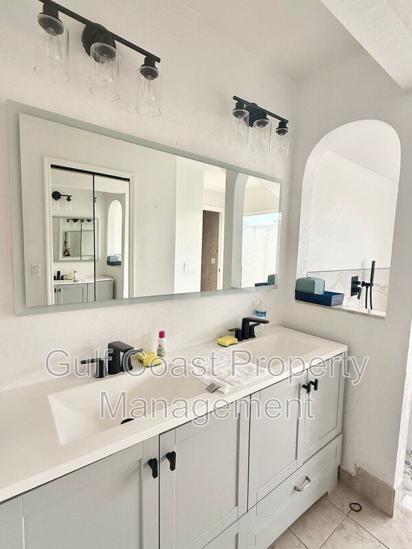 Stunning Furnished Pool him on Accessible Canal property image