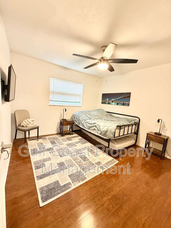 Stunning Furnished Pool him on Accessible Canal property image