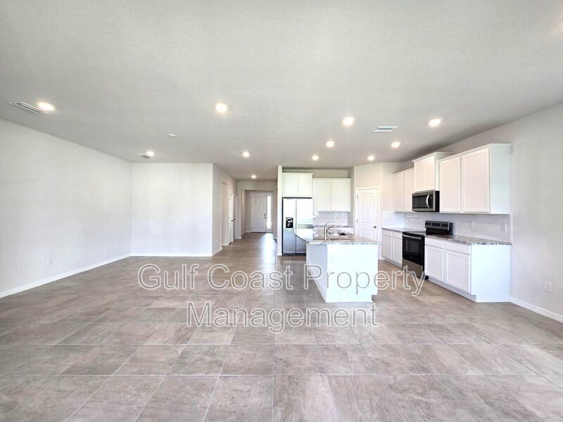 Spacious Annual Rental with Three Bedrooms, office and 2.5 Baths in the Gated Community of Coddington property image