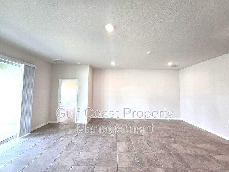 Spacious Annual Rental with Three Bedrooms, office and 2.5 Baths in the Gated Community of Coddington property image