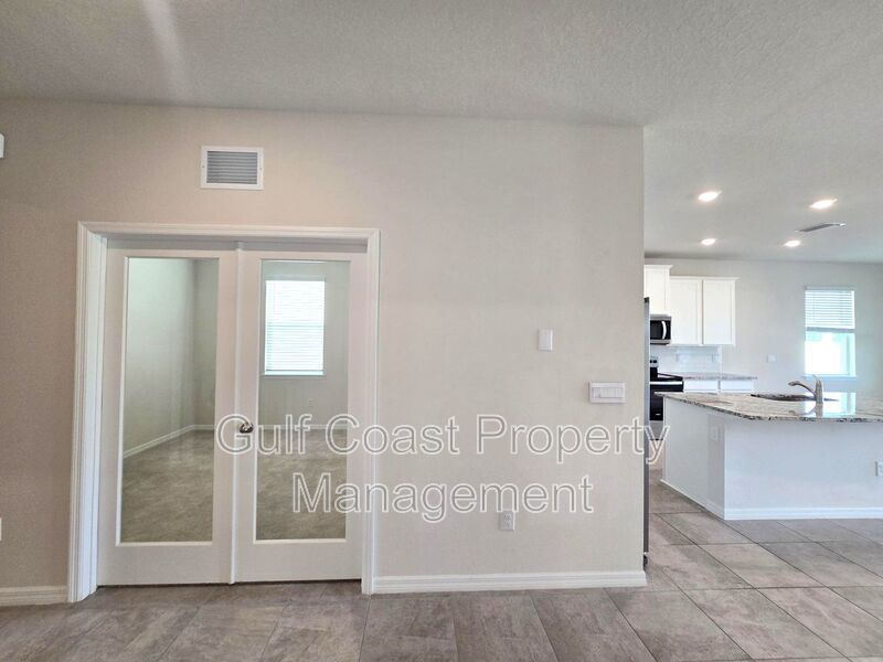 Spacious Annual Rental with Three Bedrooms, office and 2.5 Baths in the Gated Community of Coddington property image